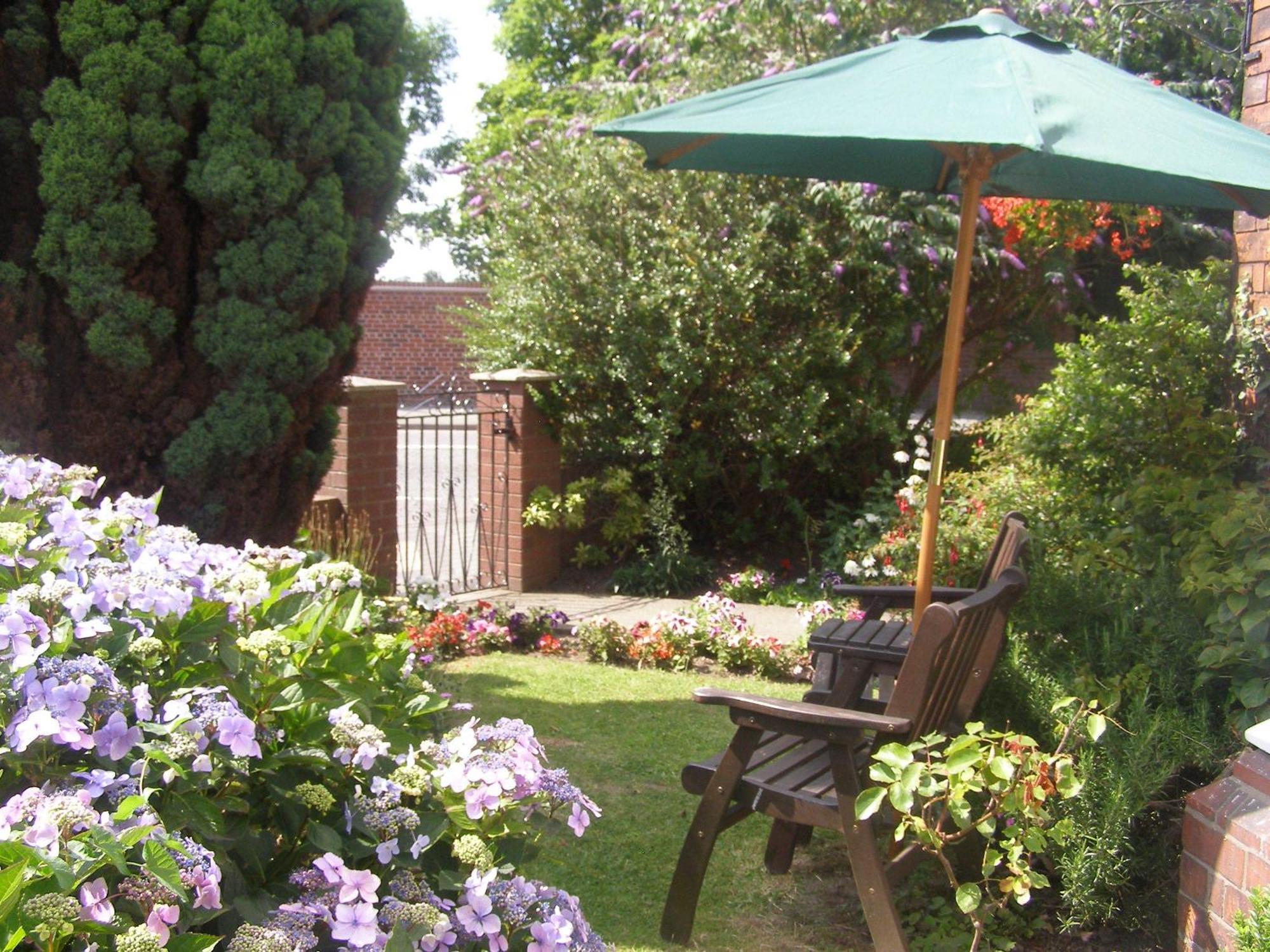 Anton Guest House Bed And Breakfast ชรูว์สเบอรี ภายนอก รูปภาพ