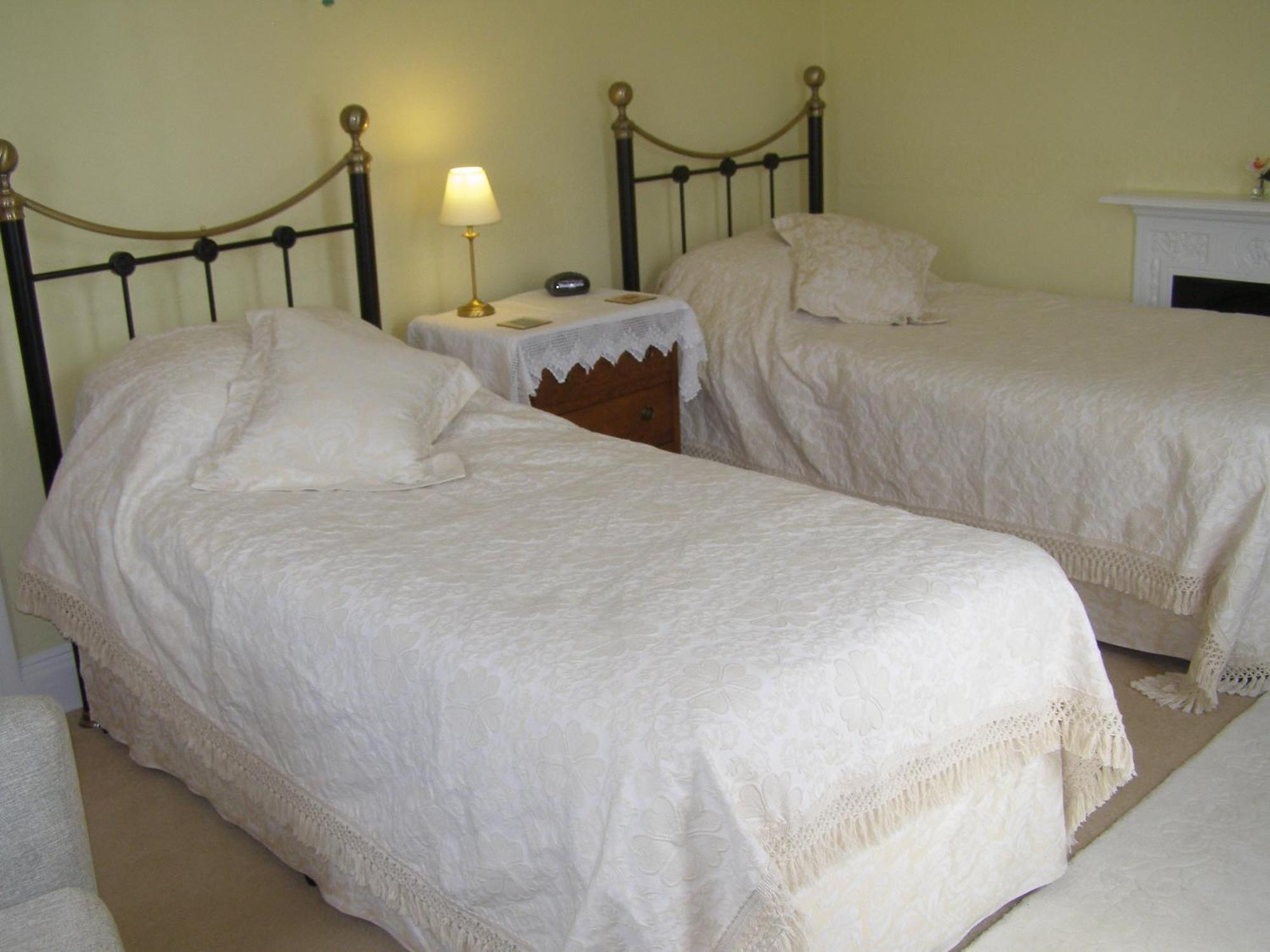 Anton Guest House Bed And Breakfast ชรูว์สเบอรี ภายนอก รูปภาพ