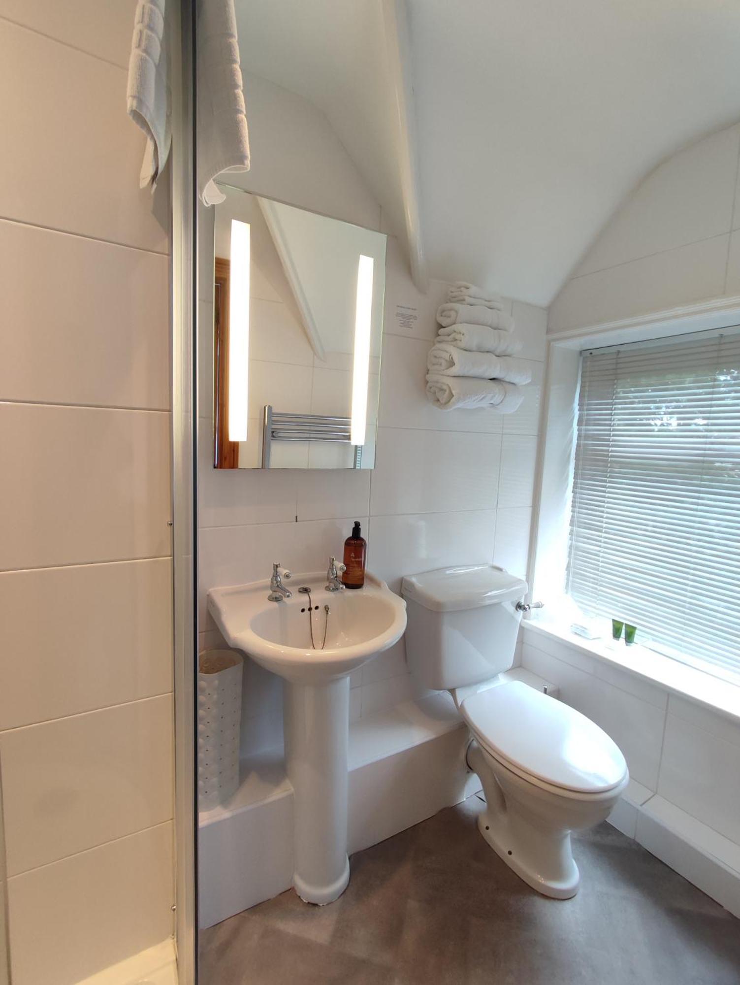 Anton Guest House Bed And Breakfast ชรูว์สเบอรี ภายนอก รูปภาพ