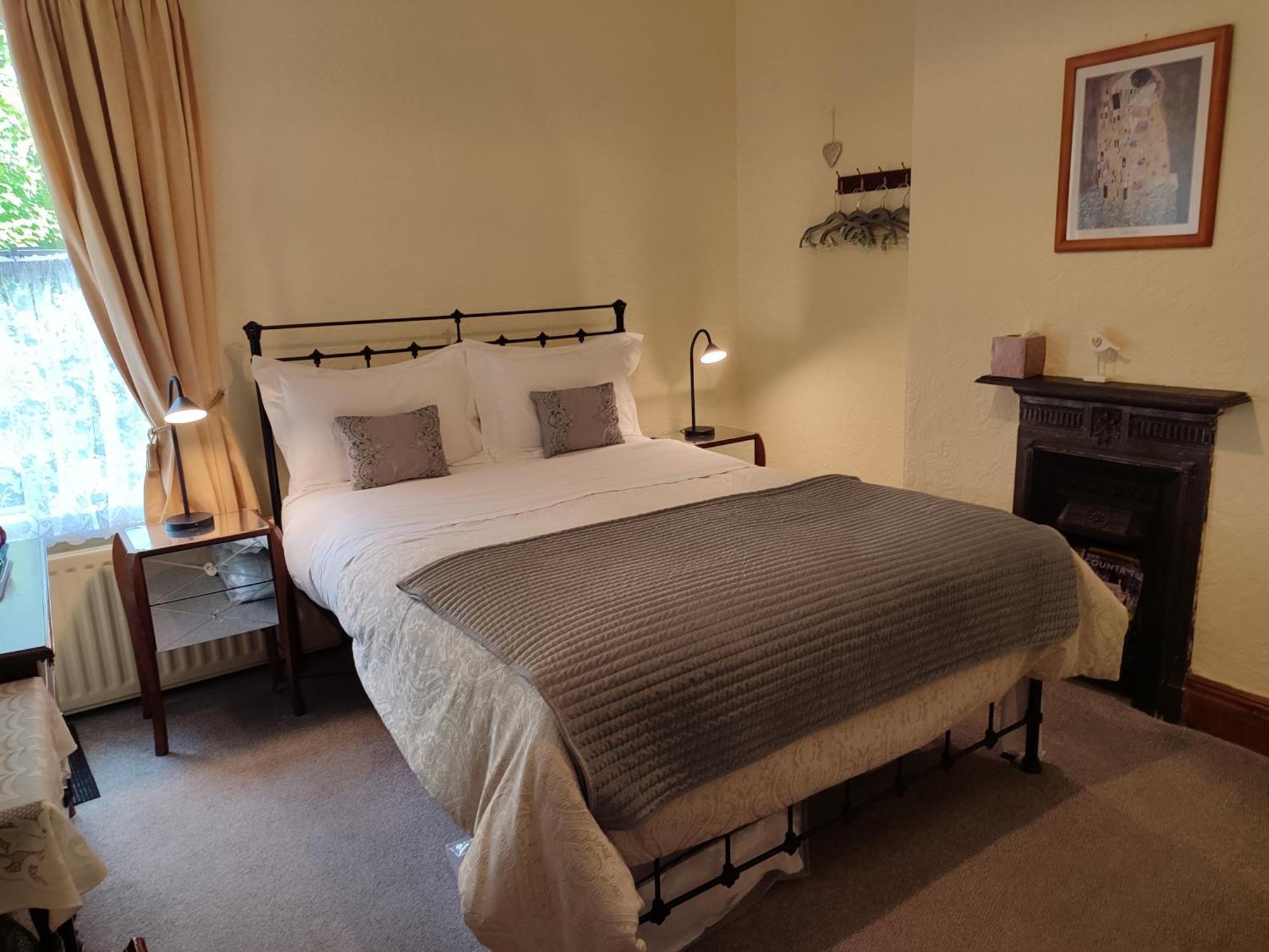 Anton Guest House Bed And Breakfast ชรูว์สเบอรี ภายนอก รูปภาพ