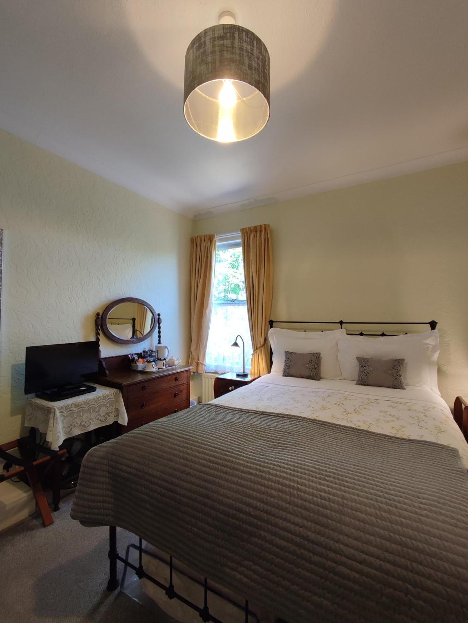 Anton Guest House Bed And Breakfast ชรูว์สเบอรี ภายนอก รูปภาพ