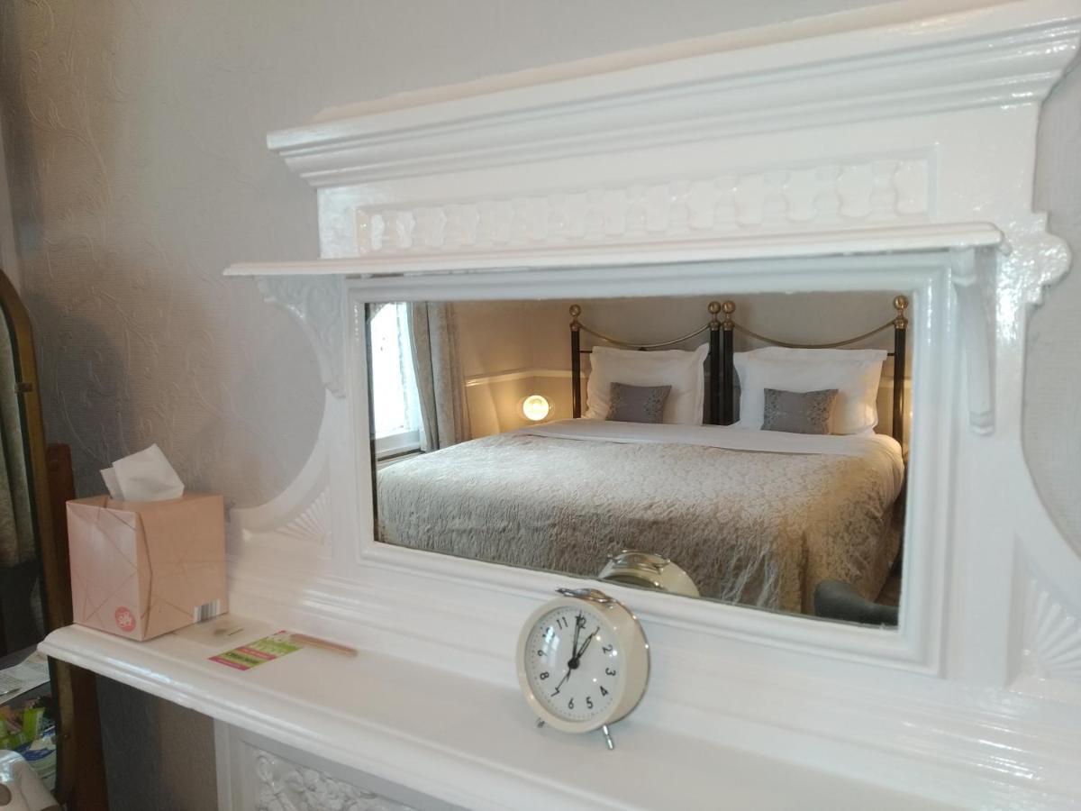 Anton Guest House Bed And Breakfast ชรูว์สเบอรี ภายนอก รูปภาพ